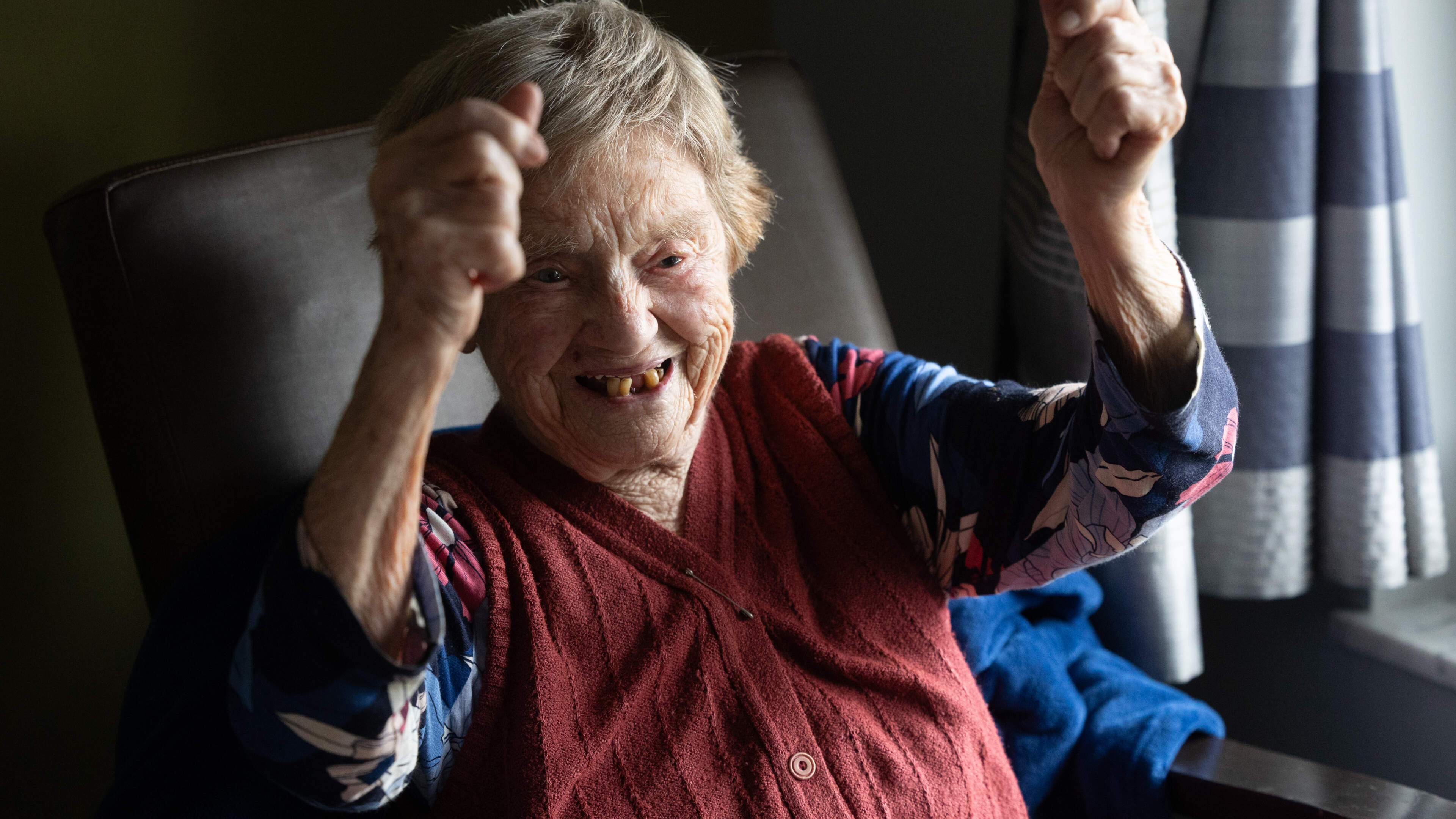 Waarzegster voorspelde al dat ze stokoud zou worden, nu is de Belgische Stinneke 107: ‘Babbelen kan ik als de beste, alleen wil mijn lichaam niet meer luisteren’
