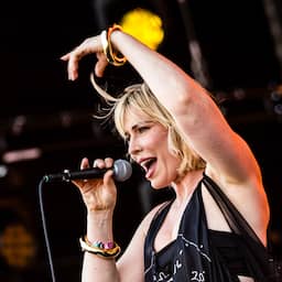 Meezingers van Natasha Bedingfield en Roxy Dekker-hits op bloedheet Pinkpop