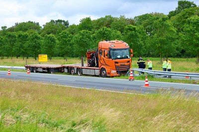 Vrachtwagen belandt tegen vangrail op N50 tussen Ens en Ramspolbrug