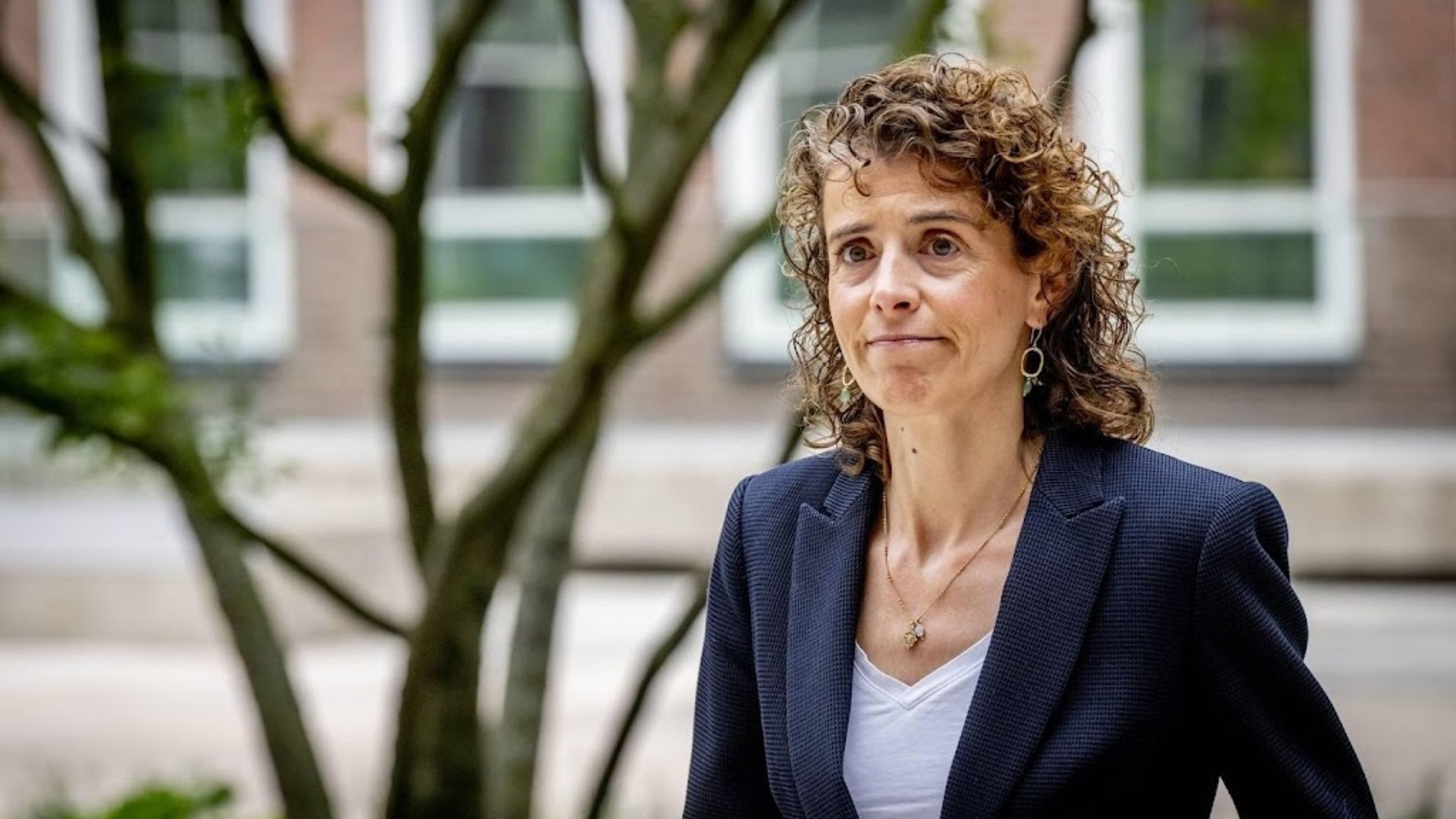 Hermans wil wet eigen risico later behandelen, oppositie kwaad