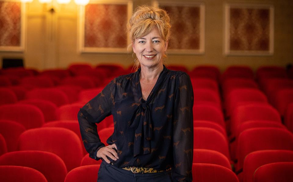 Theaterdirecteur Natalie Straatman opgelucht over extra miljoenen voor schouwburg Ogterop: ‘Ik begrijp dat de opgave groot is’