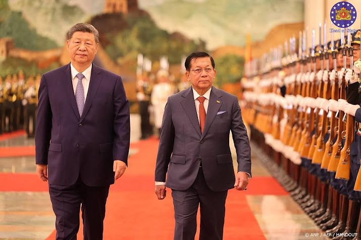 Chinese president Xi Jinping steunt Myanmarese leider