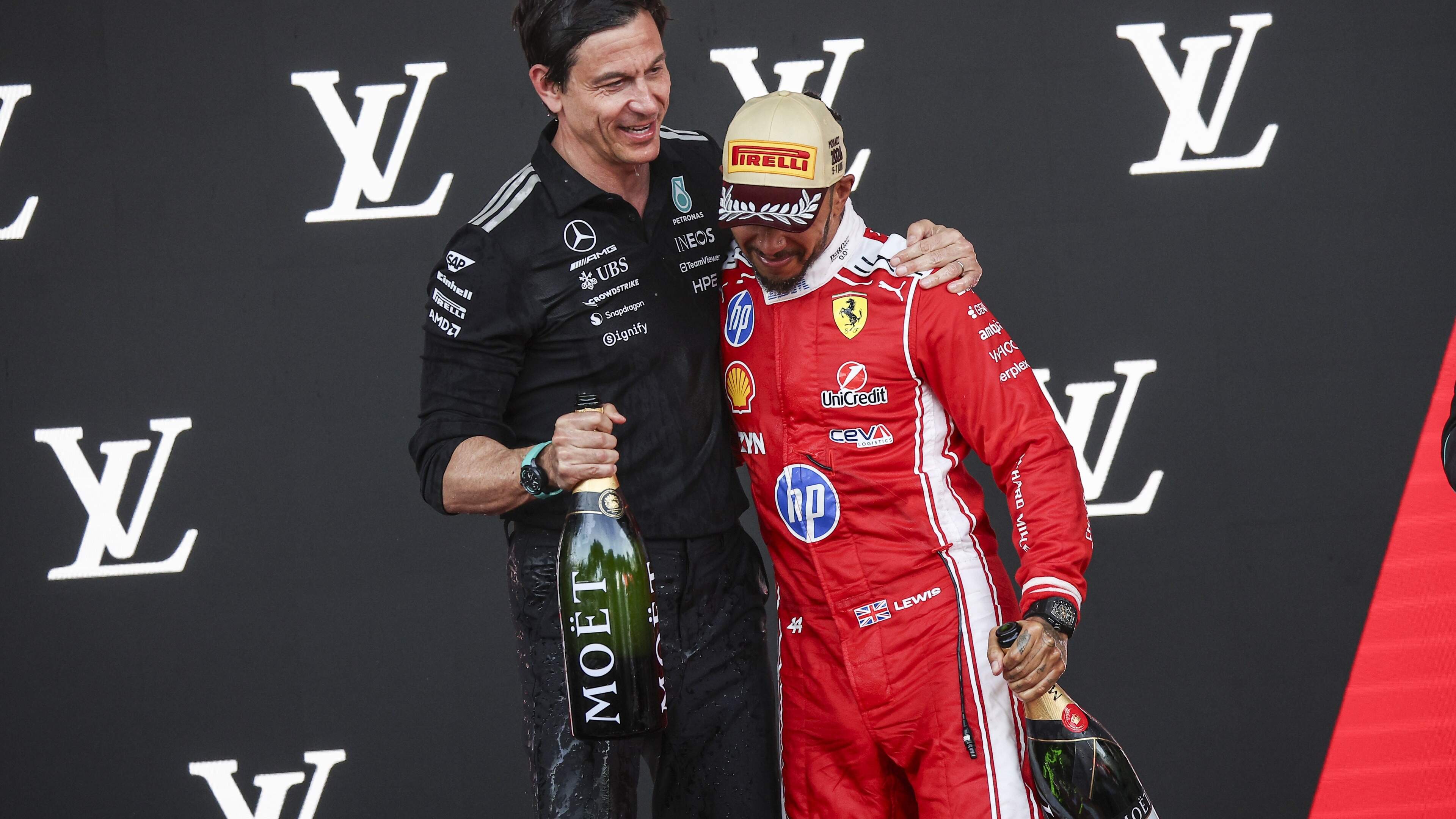 Mercedes-teambaas Toto Wolff op hoede voor Lewis Hamilton: ’Als hij bloed ruikt...’