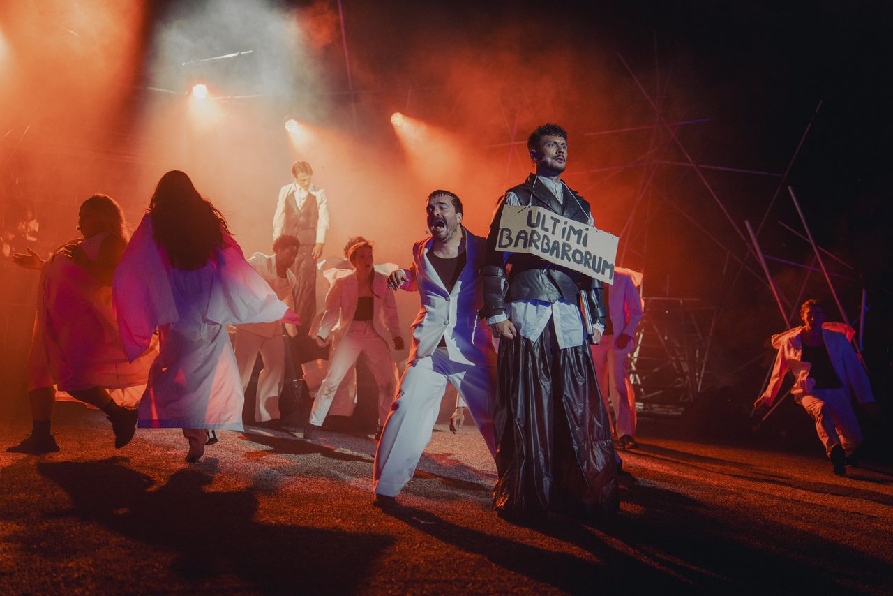 Wervelende Spinoza-musical van NITE in open lucht hamert op vrij denken