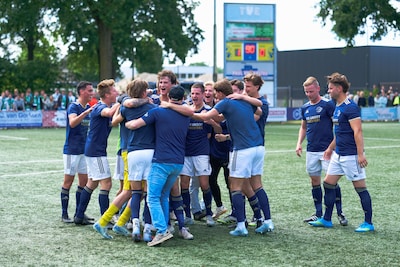 Pinchhitter Koen (34) van het gepromoveerde Erp maakt tijdens tactisch steekspel het verschil: ‘Geldrop niet kopsterk, dat was bekend’