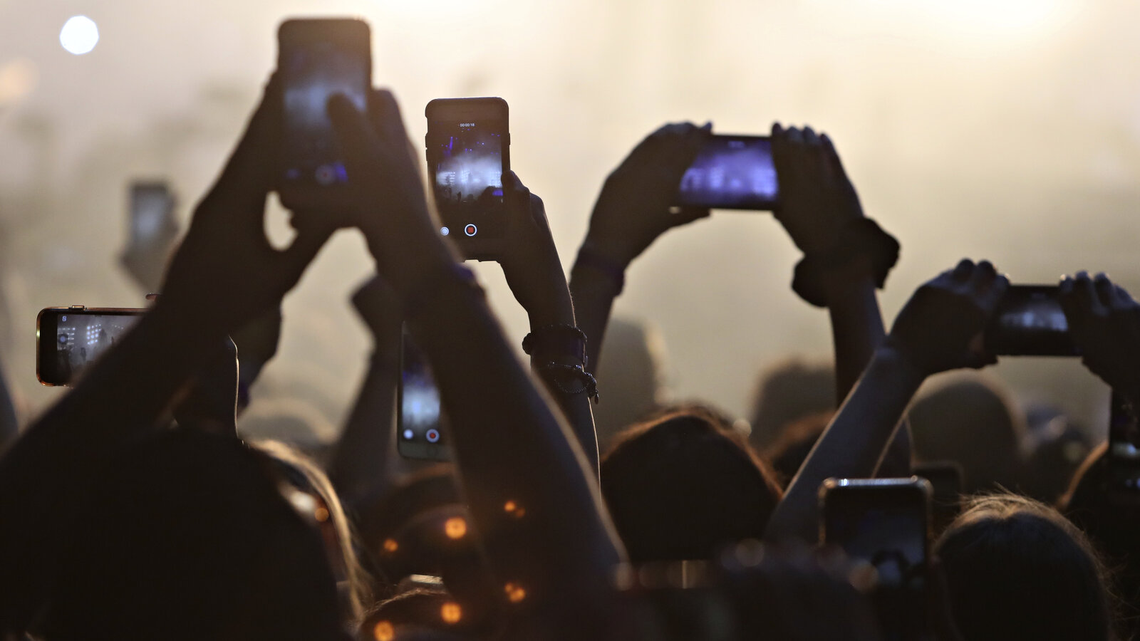 Canada Moves to Ban Social Media Use for Youth Under 16
