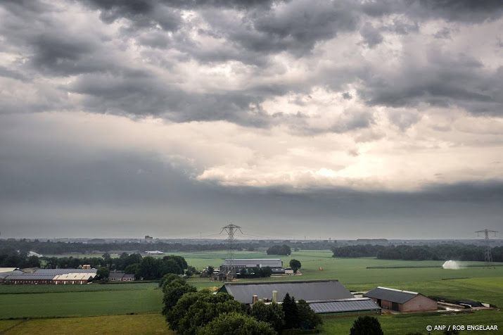 KNMI waarschuwt voor onweer en windstoten