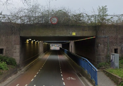 Treinverkeer tussen Deventer en Zutphen ligt stil door botsing bij tunnel