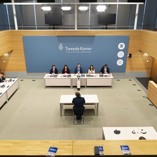 Coronacommissie verhoort de kabinetsadviseur die excuses eiste van Mark Rutte