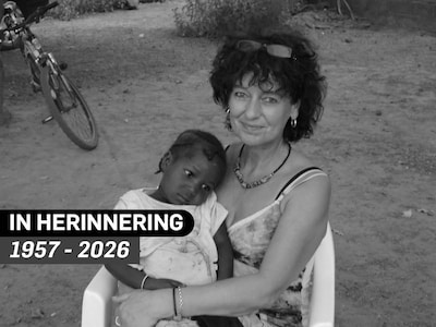 Maria (69) nam ooit een lifter mee: 42 jaar later eindigt hun liefdesverhaal na haar overlijden