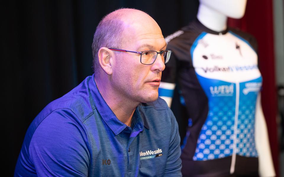 Ploegleider Allard Engels ziet zijn wielerploeg na tien jaar verdwijnen. ‘Heel vervelend, maar ik ben trots en dankbaar’