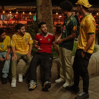In Rotterdam genieten Marokkaanse en Braziliaanse fans samen van de eerste kraker van het WK: ‘Die vijf sterren op dat gele shirt zeggen niks’