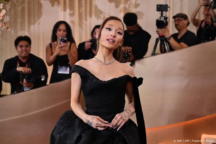 Ariana Grande in tranen tijdens optreden in Los Angeles