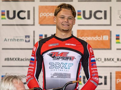 Jesse de Veer (19) verrast slechts maanden na zware crash: ‘Ik kon mijn bovenbeen bewegen, de onderkant bleef stilstaan’
