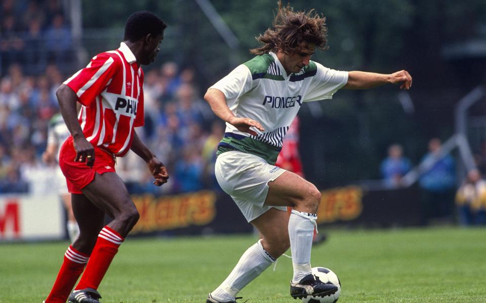 Oud-international en voormalig FC Groningen-voetballer Jerry de Jong (61), vader van Nigel, overleden
