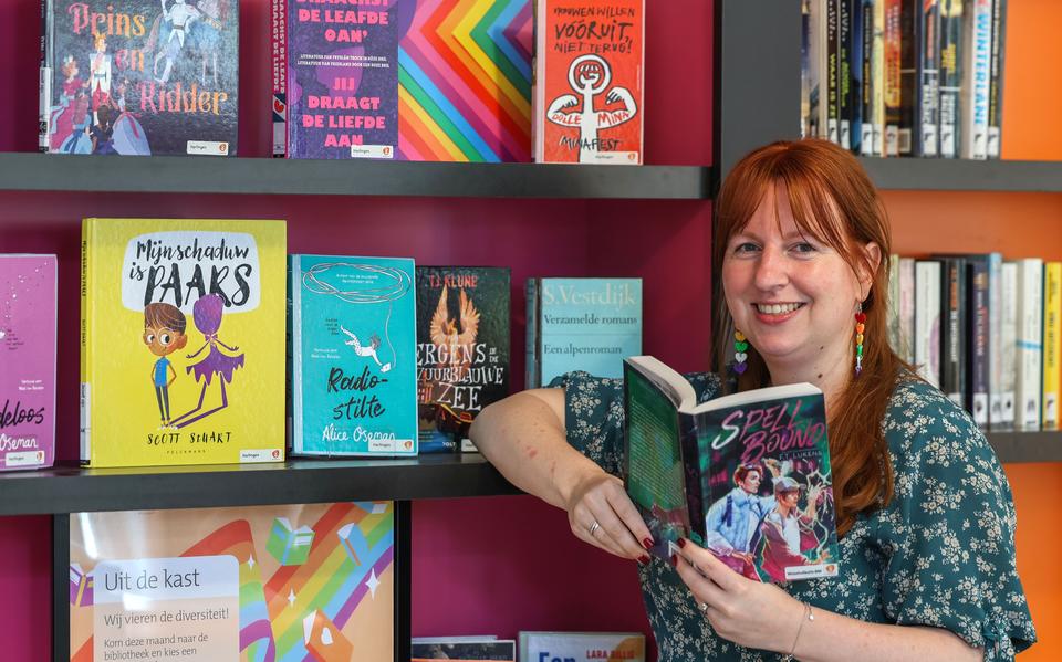 Bibliotheekmedewerker Demelza tipt drie fantasyboeken in de Pride-maand
