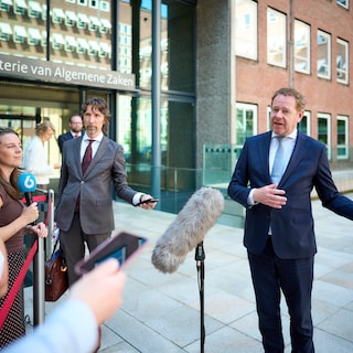 Kabinet drukt straffen voor verheerlijken van terrorisme door: maximaal 2 jaar cel