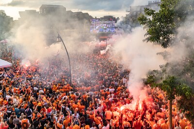 Uitzenden Oranje-duels WK in kroeg en op plein blijft geld kosten, ondanks oproep Tweede Kamer