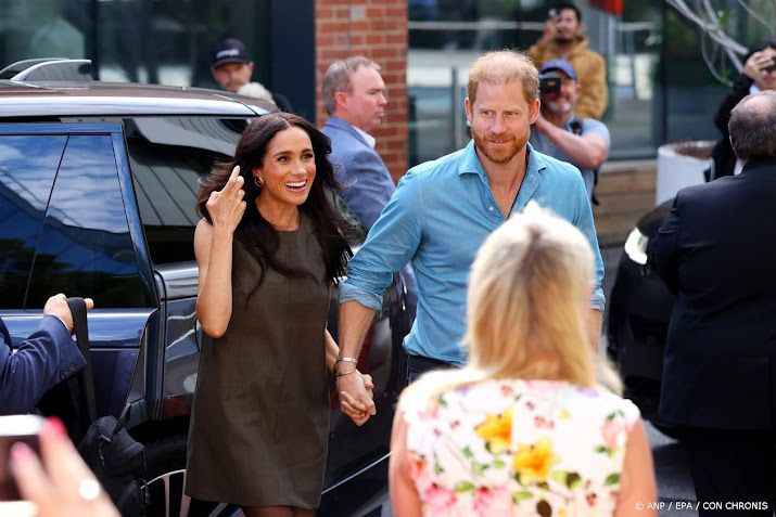 Telegraph: prins Harry neemt gezin in juli mee naar Engeland
