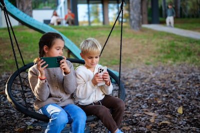 Ideale leeftijd om met smartphone te beginnen? 12 jaar, zeggen ouders - dit was 10 jaar