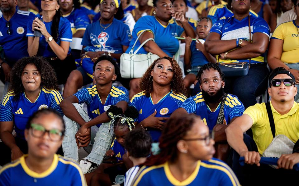 Fans Curaçao houden dubbel gevoel over aan wedstrijd tegen Duitsland: ’Trots, maar ik schaam me ook een beetje’