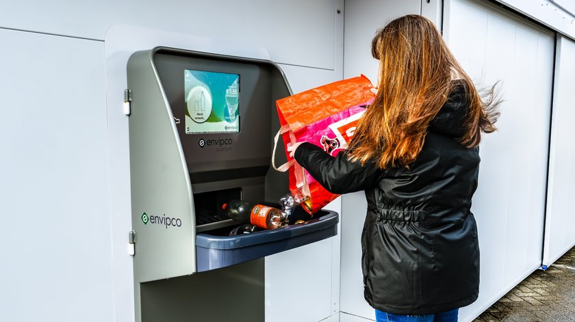 Verhoog het statiegeld van 15 naar tenminste 25 eurocent per flesje en blikje