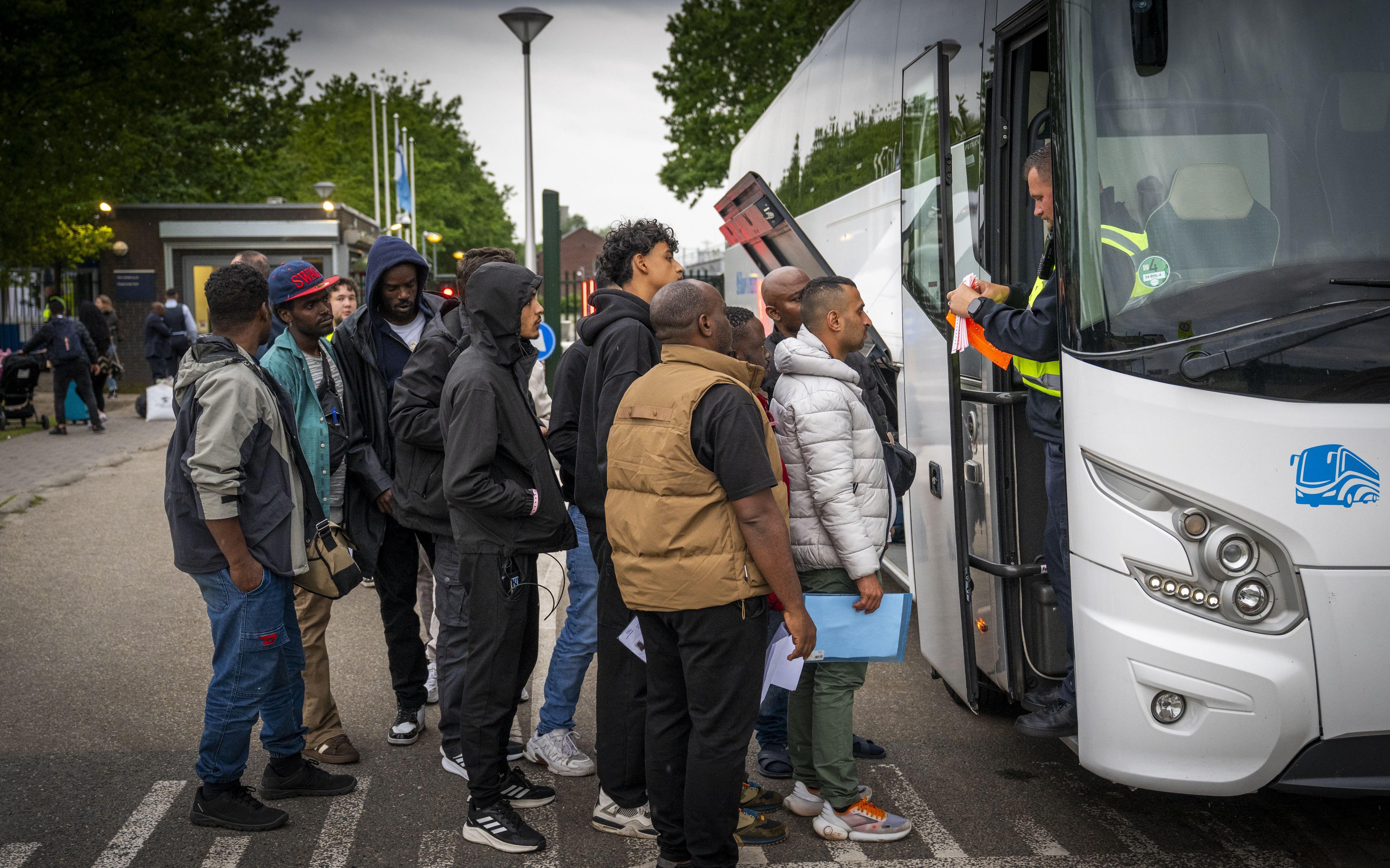 Noodopvang voor eerst sinds maand een nachtje leeg, asielzoekers sliepen in Ter Apel