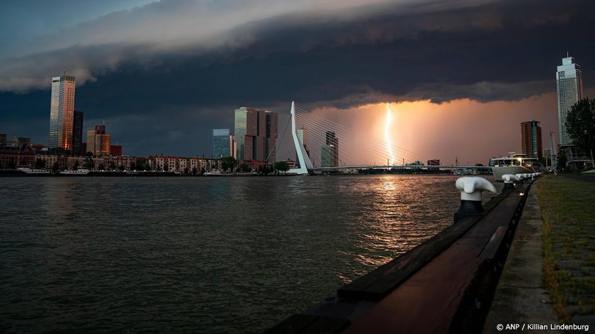Veel stormmeldingen in midden van Nederland, NL-Alert verstuurd