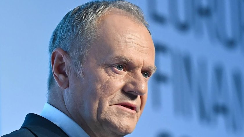 Tusk spreekt van politieke moord na dood Russische cartoonist