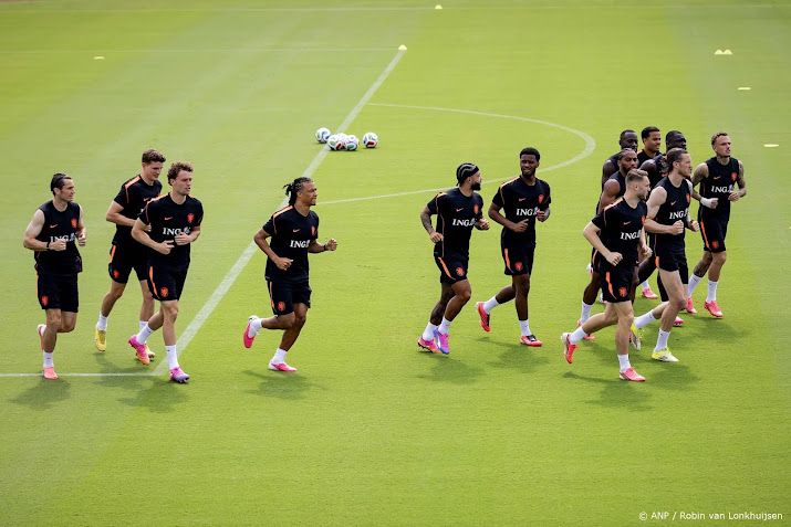 Oranje traint na gelijkspel tegen Japan met familie op tribune