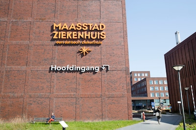 Frietkar en 21.000 euro aan bouwspullen: ziekenhuismedewerker gaat wel héél ver op kosten van de baas