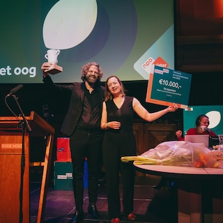 Volkskrant-journalisten Van de Griend en Stoffelen winnen Brusseprijs voor boek ‘De ijsprofeet’