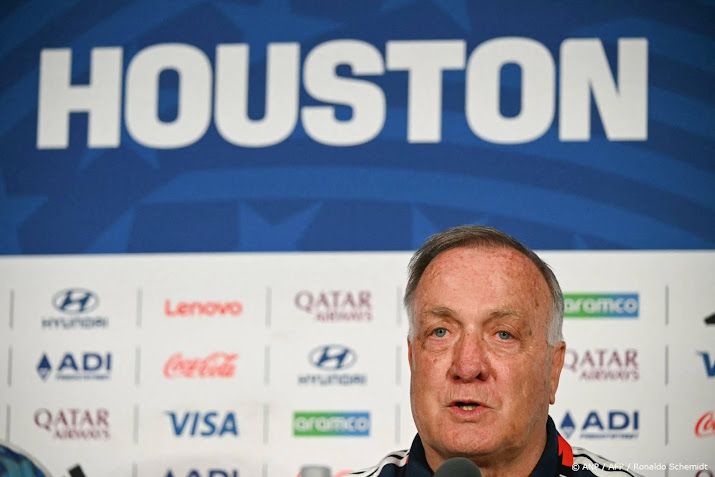 Advocaat houdt vroege bespreking voor WK-duel met Duitsland