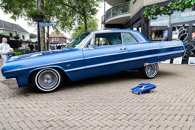 Trotse Gerrit (87) showt blinkende Ford Mustang op Oldtimermeeting Nijverdal: ‘Een klassieker is als een mooie vrouw’
