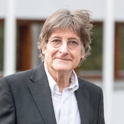 Kunstenaar en Bert & Ernie-stemacteur Wim T. Schippers (83) overleden
