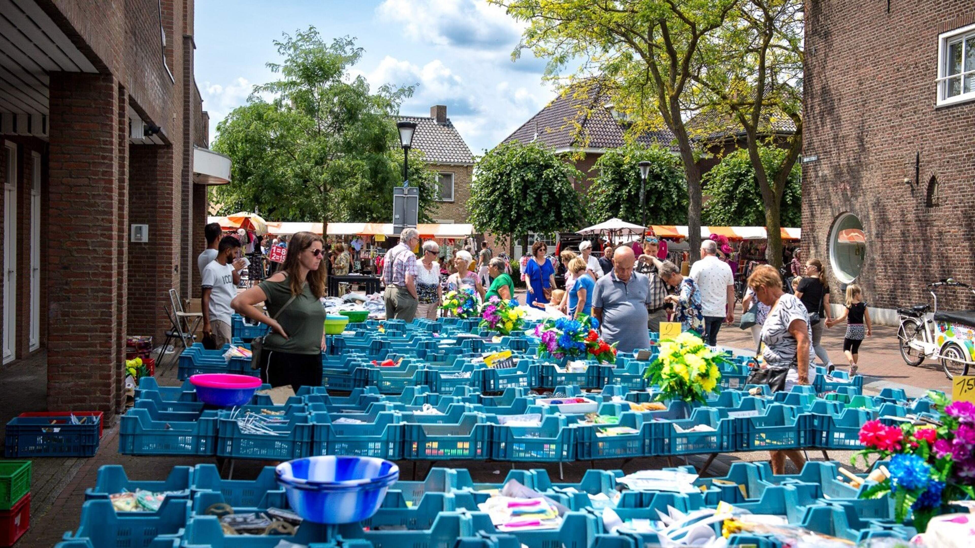 Zomerbraderie in centrum van Nederweert met muziek, kraampjes en entertainment