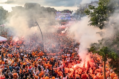 Uitzenden duels WK in kroeg en op plein blijft geld kosten, ondanks oproep Tweede Kamer