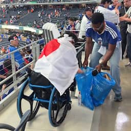 Video | Japanse fans ruimen Dallas-stadion op na wedstrijd tegen Oranje