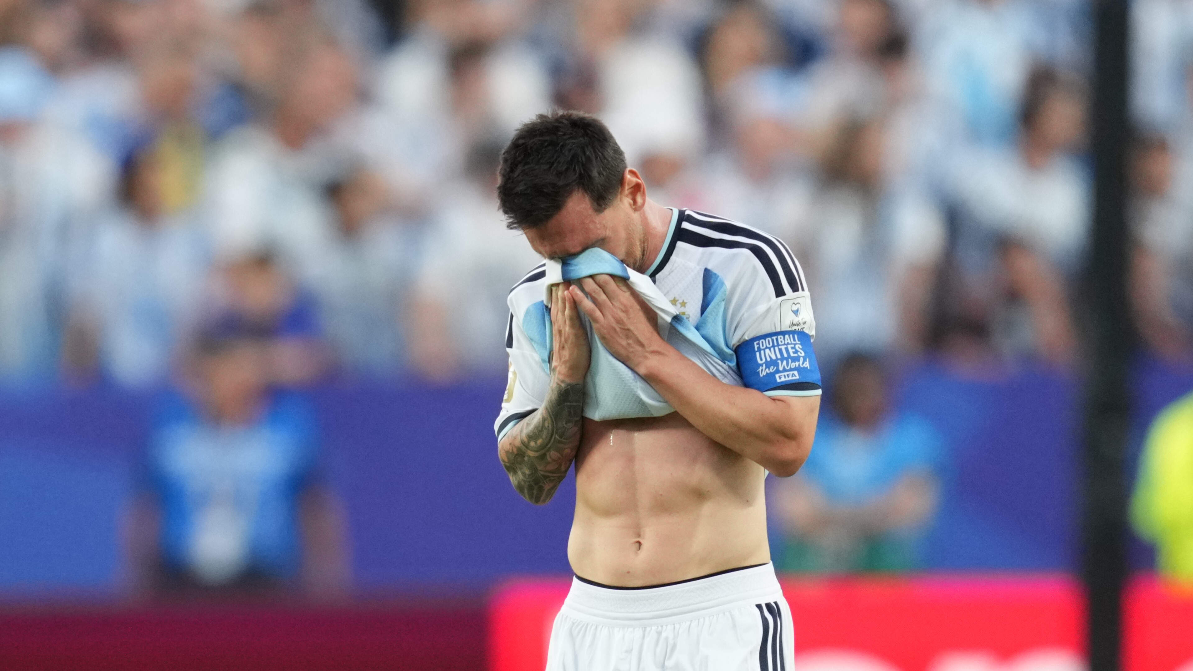 Lionel Messi na eerste doelpunt op WK 2026 in tranen vanwege zorgen over zieke vader Jorge (68)