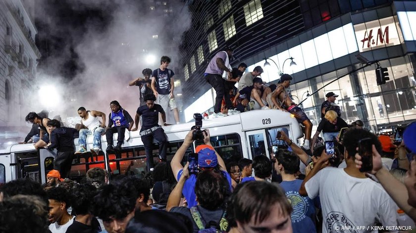 Chaotische viering in New York na kampioenschap Knicks