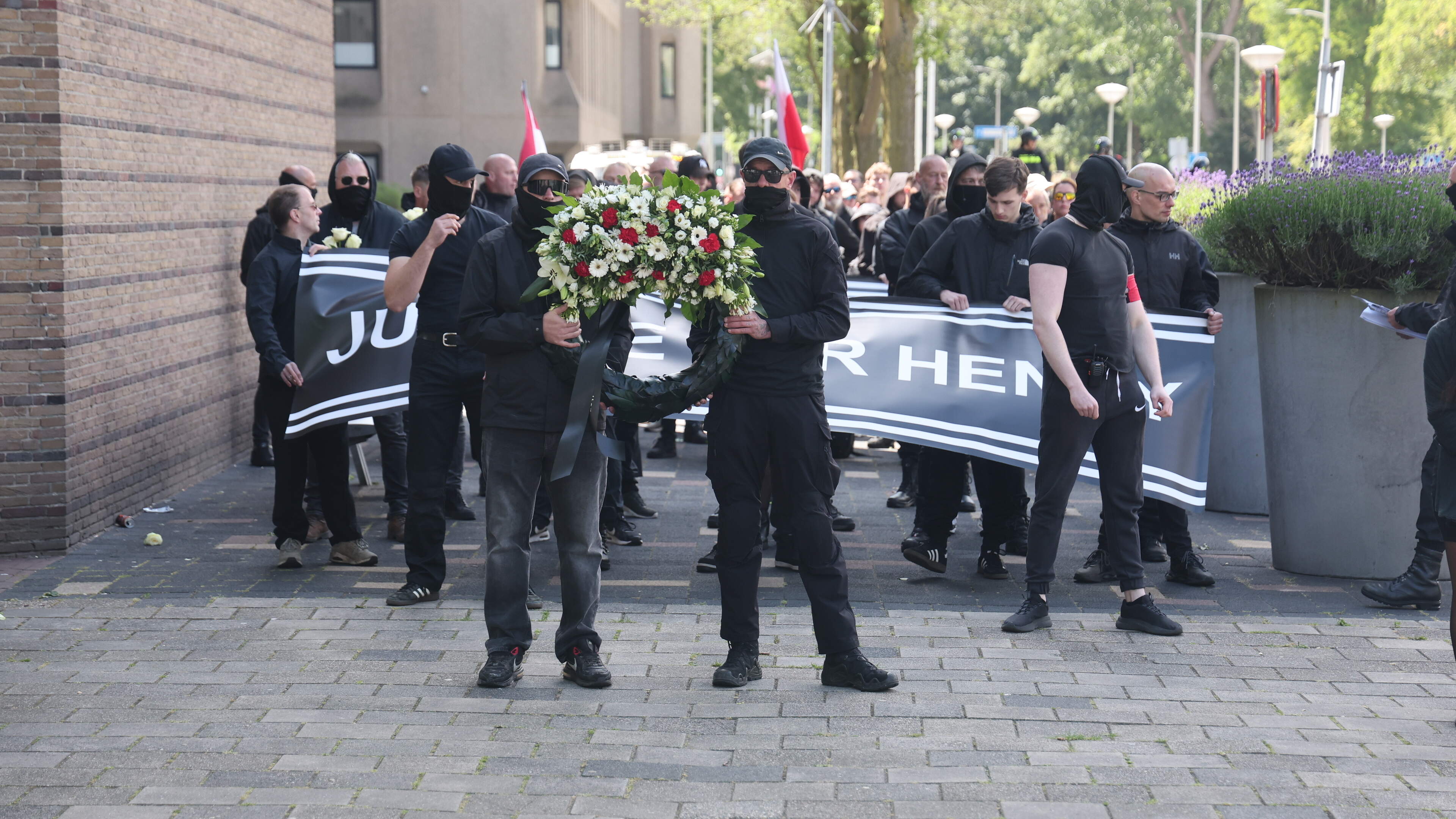 Demonstraties overspoeld met bebloede babypoppen, vlagverbrandingen en doodskisten: ’Dít mag niet, dus dat trekt aandacht’