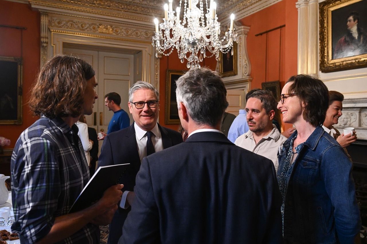 Starmer kondigt socialemediaverbod aan voor jongeren tot zestien jaar