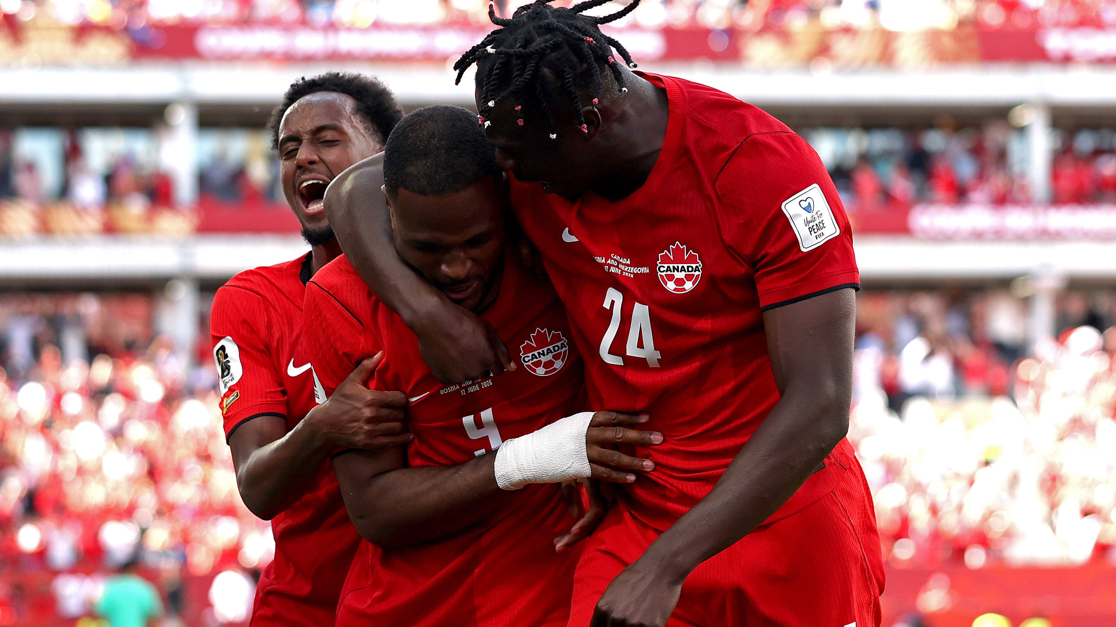 Ruud Gullit blij dat Canada de nationale ploeg vol donkere spelers omarmt: ’Dat geeft mij een goed gevoel’