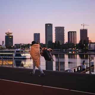 In Amsterdam belanden steeds meer mensen op straat. ‘Zou jij je niet schamen dan? Ik heb niks meer en ben helemaal niemand’