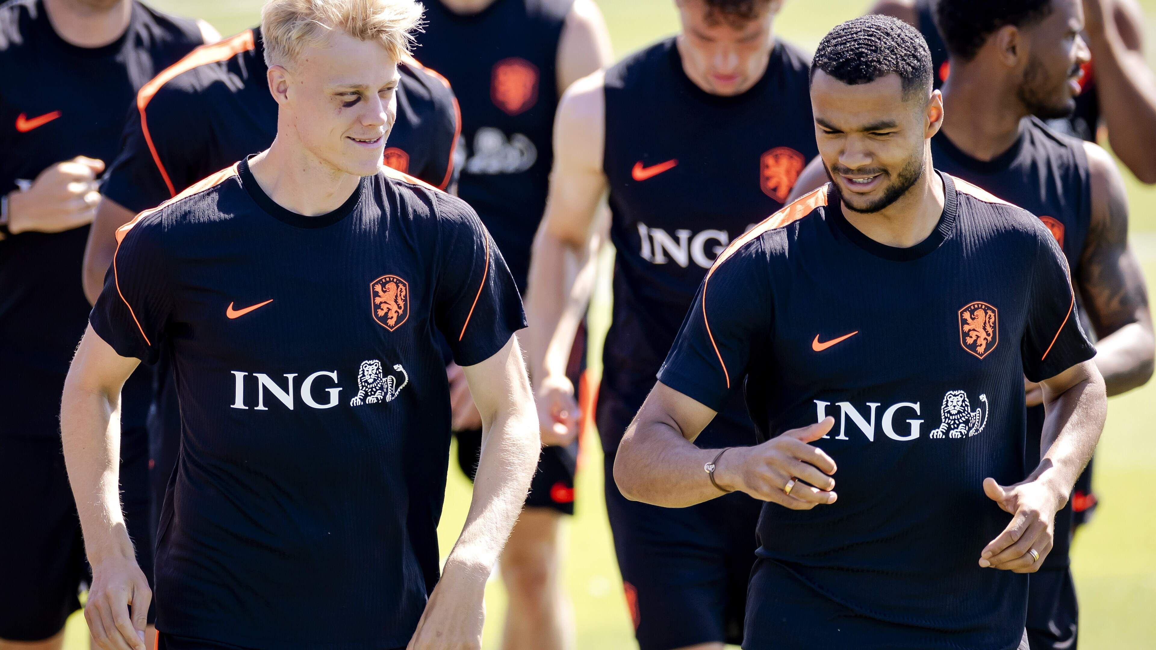Spurs presenteert Jan Paul van Hecke, die medische keuring in Kansas City heeft ondergaan