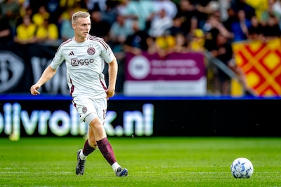 Ajax-middenvelder Sivert Mannsverk definitief naar Sparta Praag