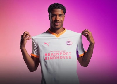 PSV ontvangt na commentaar op shirt tóch volop euro’s: nieuw tenue volgens de club ‘prima verkocht’
