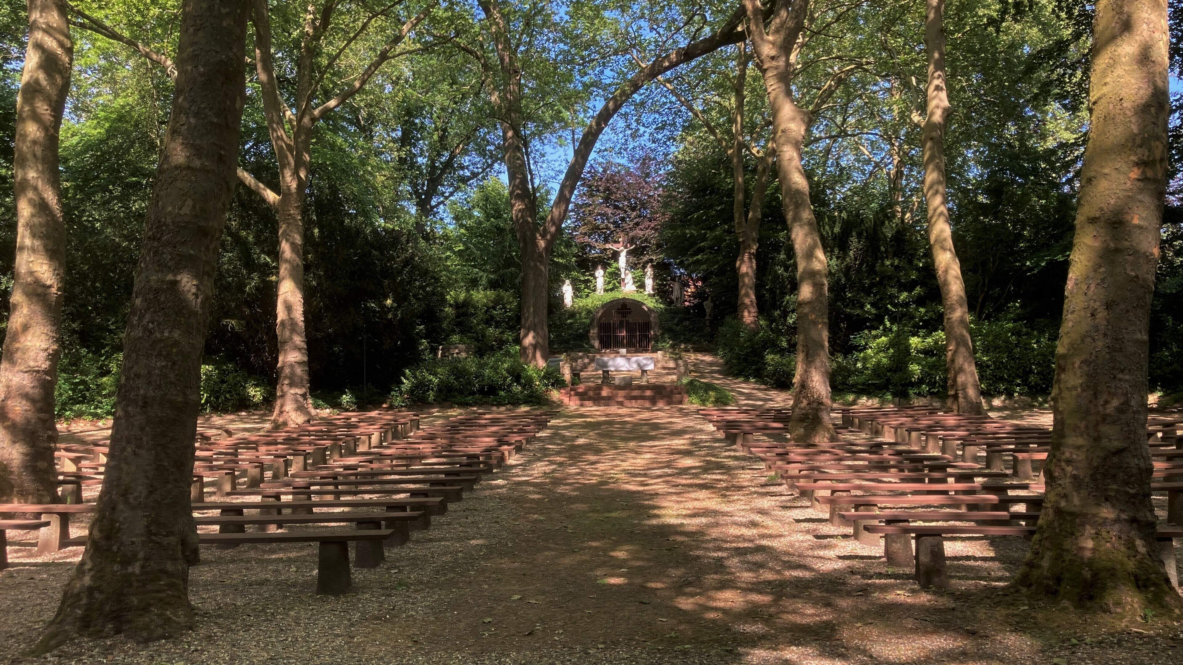 Kamerorkest Heritage Sinfonietta treedt tijdens muzikale reis door Limburg ook op in het Kruiswegpark in Roermond