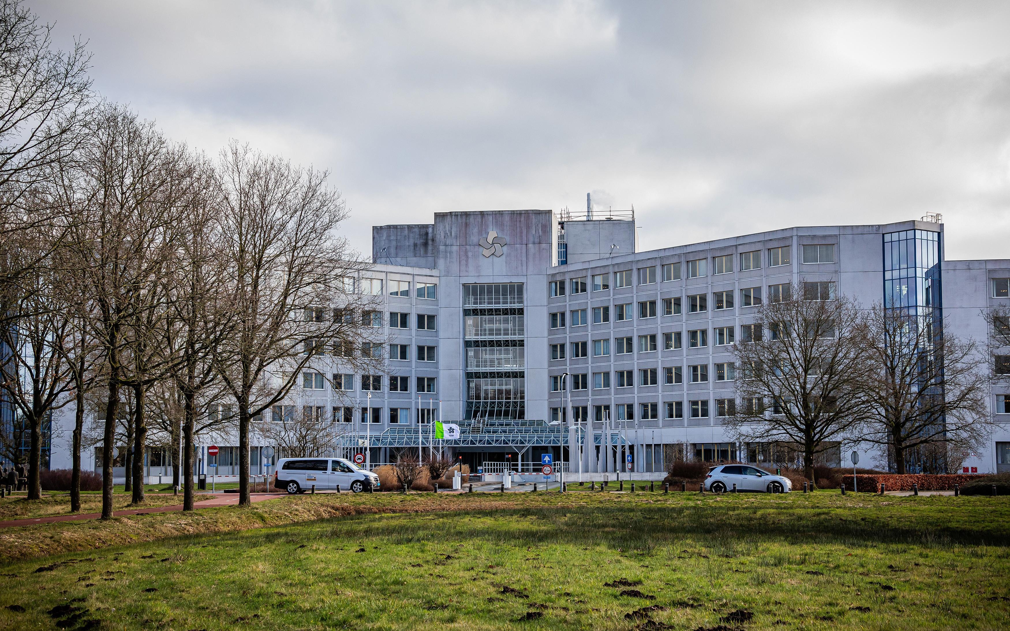 NAM had twee kopers voor kantoor in Assen, maar moet nu verplicht met de gemeente onderhandelen. Kan dat zomaar?