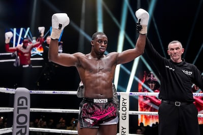 LIVE Glory | Mory Kromah verdedigt zwaargewichttitel met succes: tegenstander naar het canvas na gesprongen knie